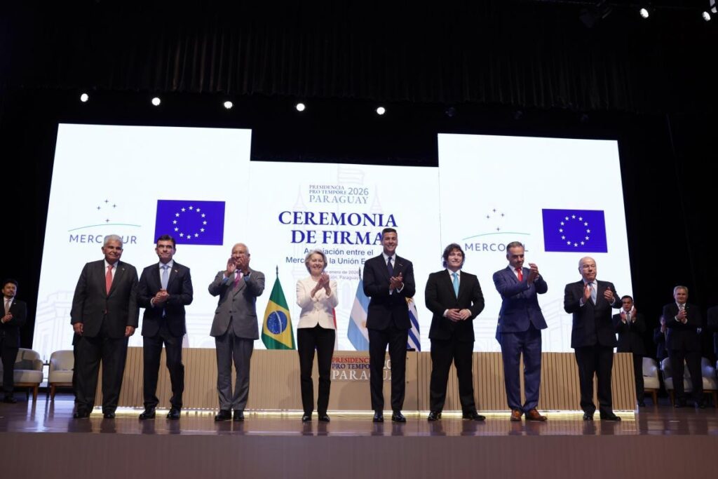 Initiées en 1999, les discussions de l’accord de libre-échange ont connu de multiples rebondissements, à la suite à plusieurs oppositions, à différents niveaux sur plusieurs degrés, par la France et d'autres États européens (Irlande, Pologne, Hongrie, Autriche).