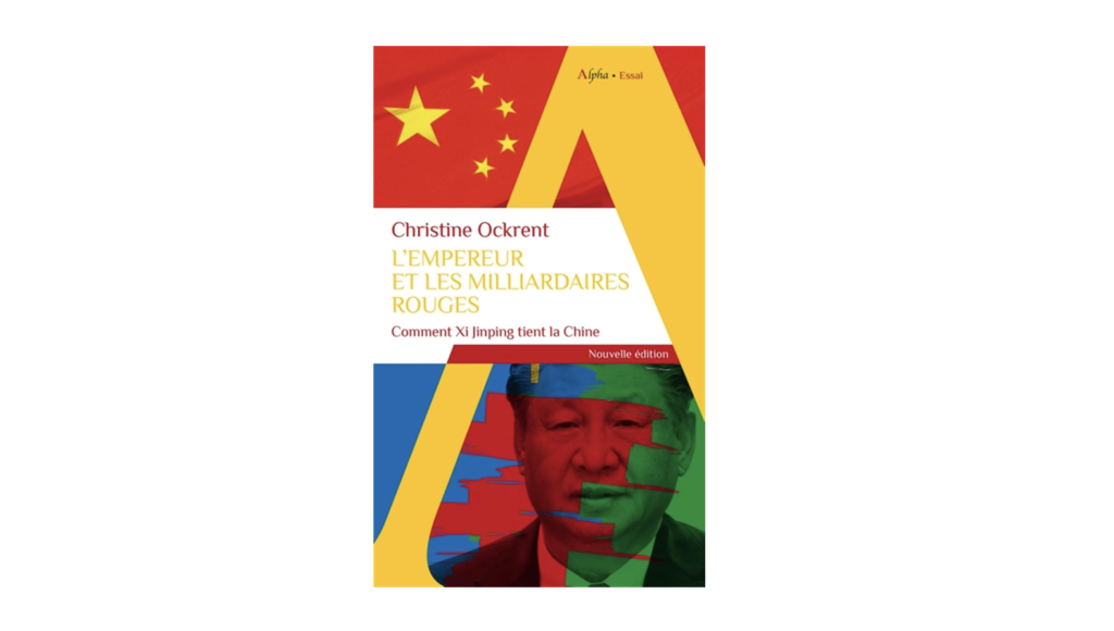 Le récit s’ouvre sur le sacre : le XXᵉ Congrès du Parti communiste, novembre 2022, un rituel « immuable et grandiose » où tout est rouge, à l’exception des costumes noirs des 2 296 délégués. Xi Jinping obtient son troisième mandat.