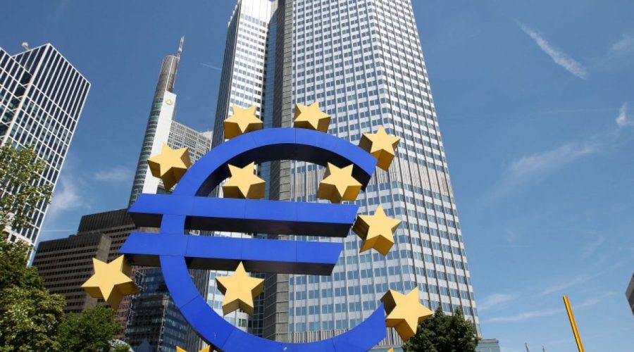 Le risque géopolitique peut être défini comme la probabilité que des événements internationaux — conflits armés, sanctions économiques, ruptures commerciales, cyberattaques — affectent négativement les conditions économiques, financières ou institutionnelles d’un pays. Contrairement aux risques financiers traditionnels, il se caractérise par une forte non-linéarité, une incertitude radicale et une difficulté d’anticipation.