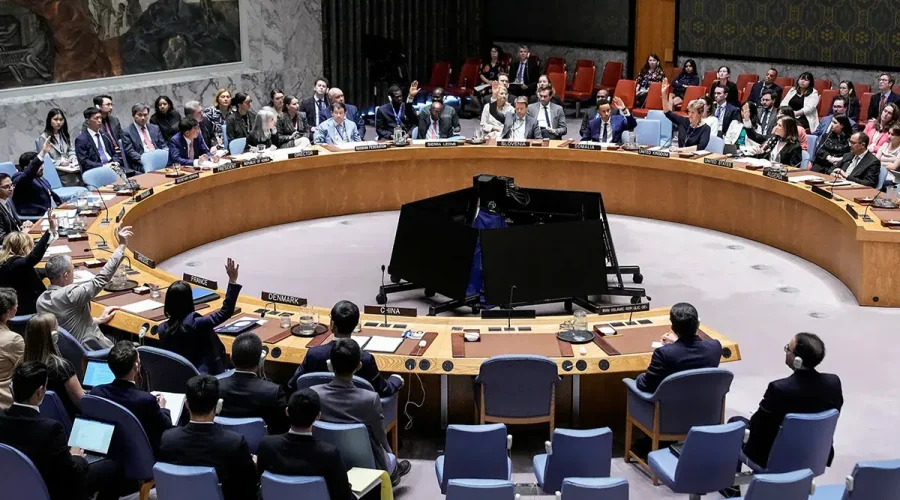 Sous l'impulsion des Etats-Unis de Donald Trump, le Conseil de sécurité de l'ONU a apporté un soutien inédit au plan marocain d'autonomie du Sahara occidental, l'estimant la solution « la plus réalisable » pour résoudre un conflit enlisé depuis des décennies, malgré l'hostilité de l'Algérie.